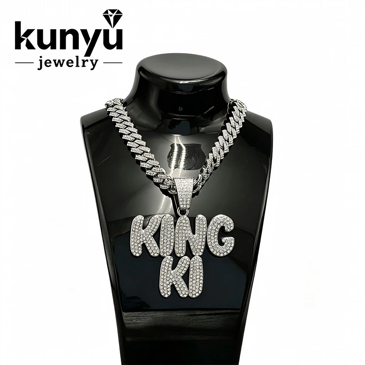 Iced Out Hip Hop Zintzilikarioa Iced Out Hip Hop Zintzilikarioa
